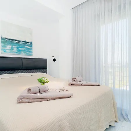 Glaroi 4 * Пефкохори