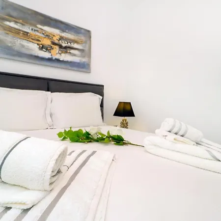 Glaroi 4 * Пефкохори