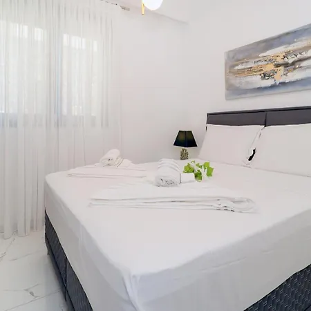 Вилла Glaroi 4 *