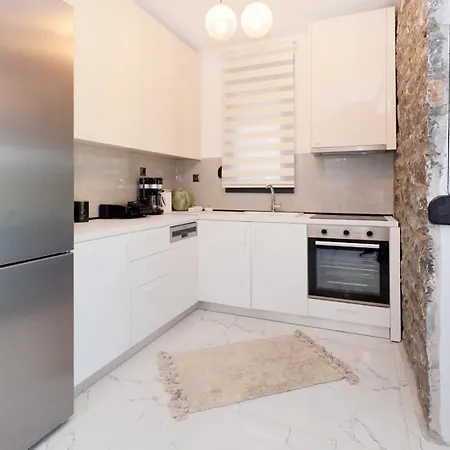 Glaroi 4 Пефкохори