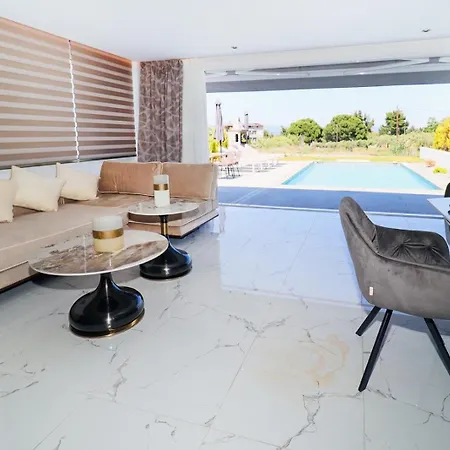 Villa Glaroi 4 *