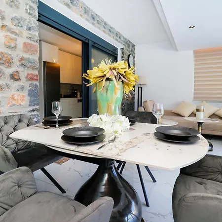 Glaroi 4 וילה פפקוהורי