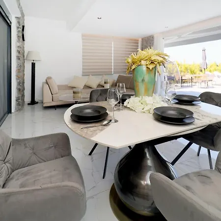 Glaroi 4 * פפקוהורי