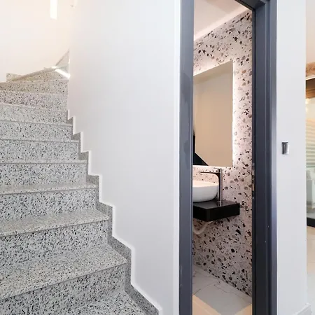 Glaroi 4 וילה פפקוהורי