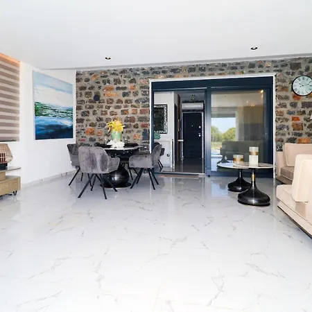 Glaroi 4 * פפקוהורי